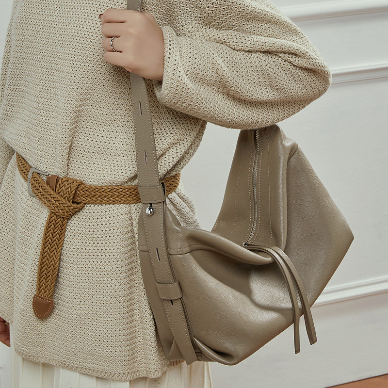 Women's Genuine Leather Tote Bag, New Winter Style, Large Capacity, High-quality Genuine Leather Crossbody Bag, Versatile Design for Commuting, Fashionable Everyday Women's Bag.