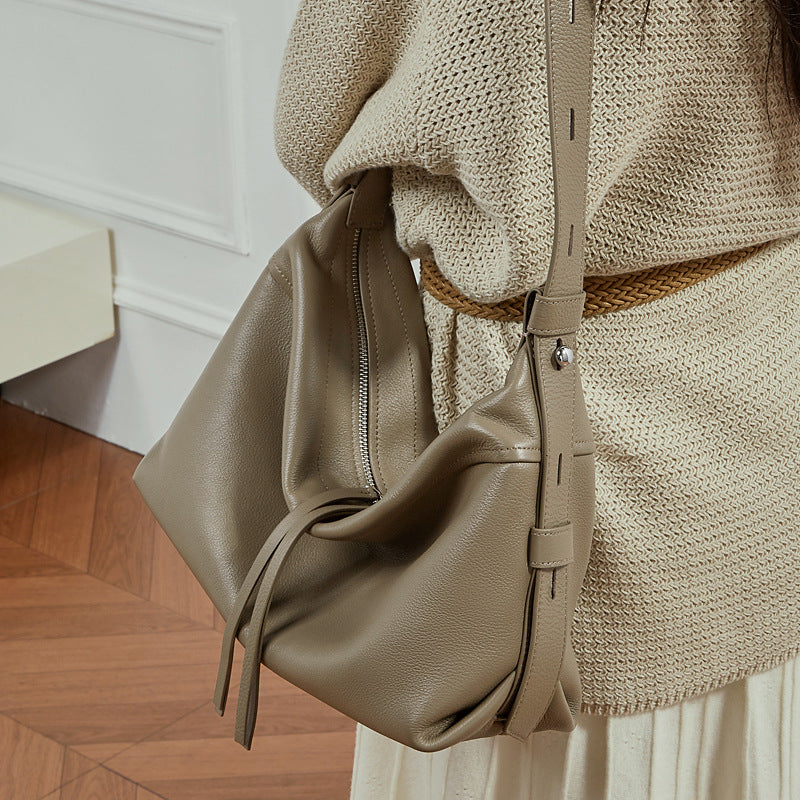 Women's Genuine Leather Tote Bag, New Winter Style, Large Capacity, High-quality Genuine Leather Crossbody Bag, Versatile Design for Commuting, Fashionable Everyday Women's Bag.