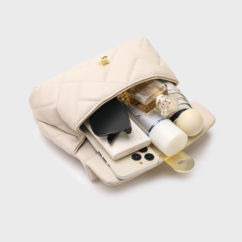 Women's Quilted Chain Bag, New Niche Crossbody Bag, Underarm Shoulder Small Square Bag, High-end and Light Luxury Design, Fashionable Commuter Bag.