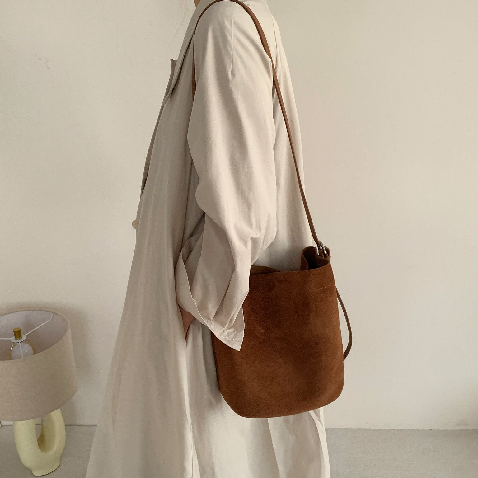 Women' Genuine Bucket Bag - Vintage Cowhide Handbag with Buckle Closure, \u002F Tan Crossbody & Shoulder Purse, Top-Grain for Commuting, Dating & Special Events - Niche Design