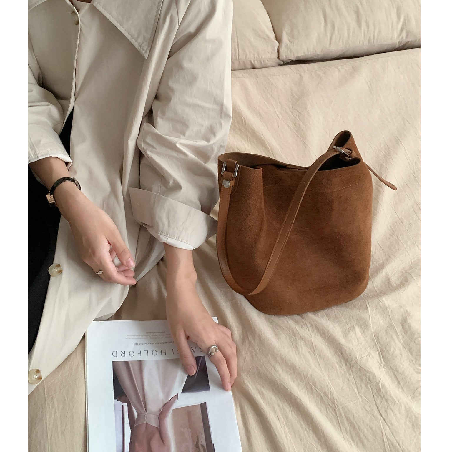 Women' Genuine Bucket Bag - Vintage Cowhide Handbag with Buckle Closure, \u002F Tan Crossbody & Shoulder Purse, Top-Grain for Commuting, Dating & Special Events - Niche Design